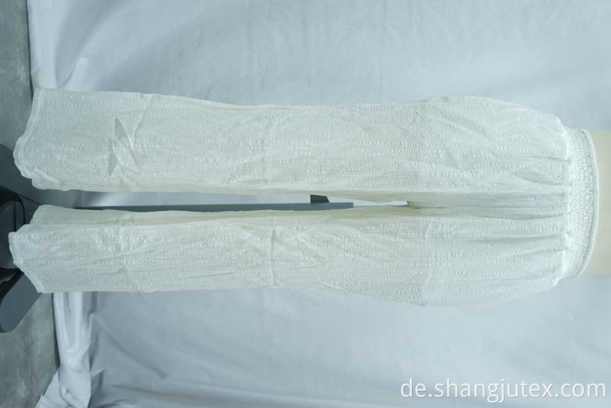 color white of women's pants 